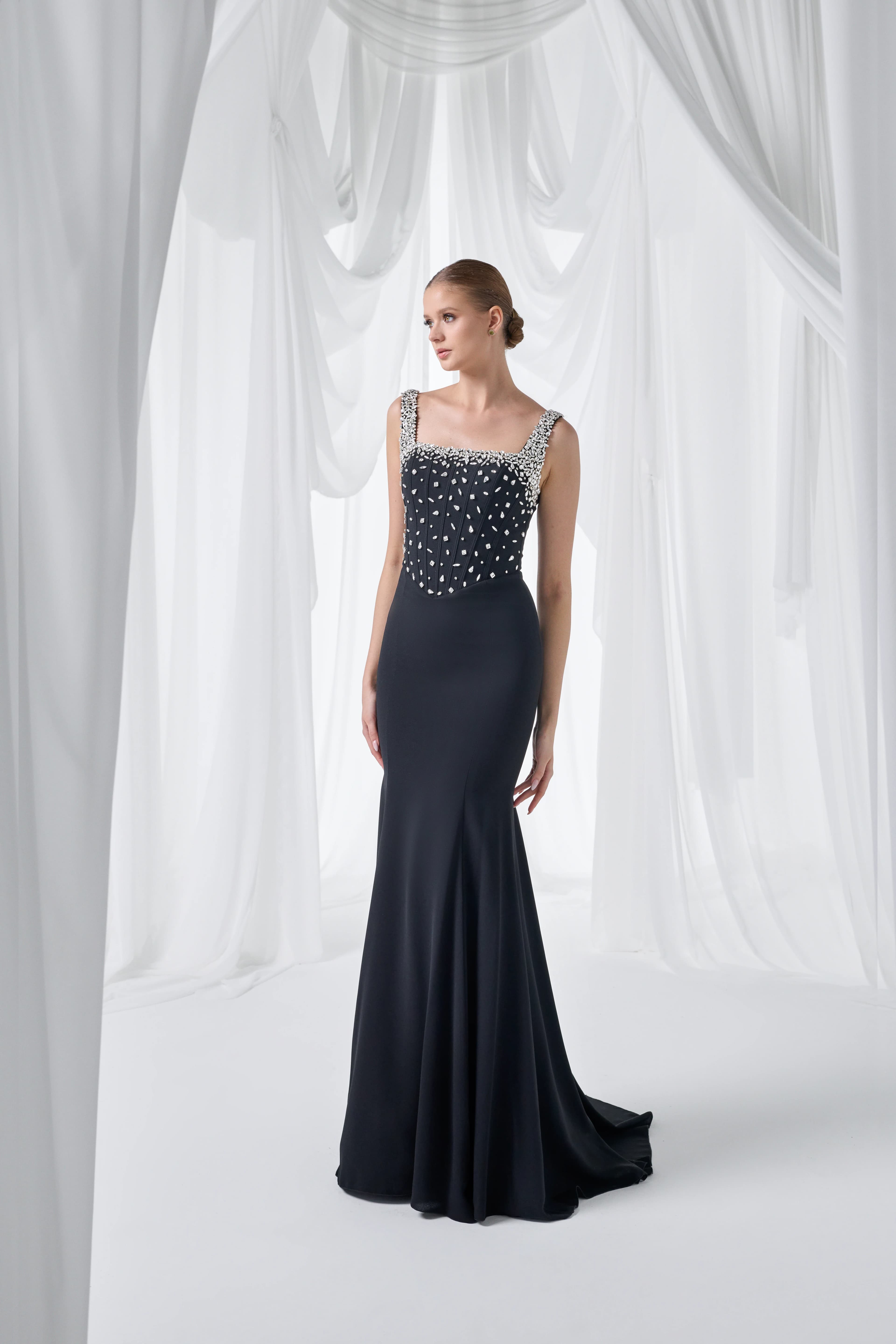 Korse Bölümü Taş İşlemeli, Krep Kumaş, Balık Model Elbise