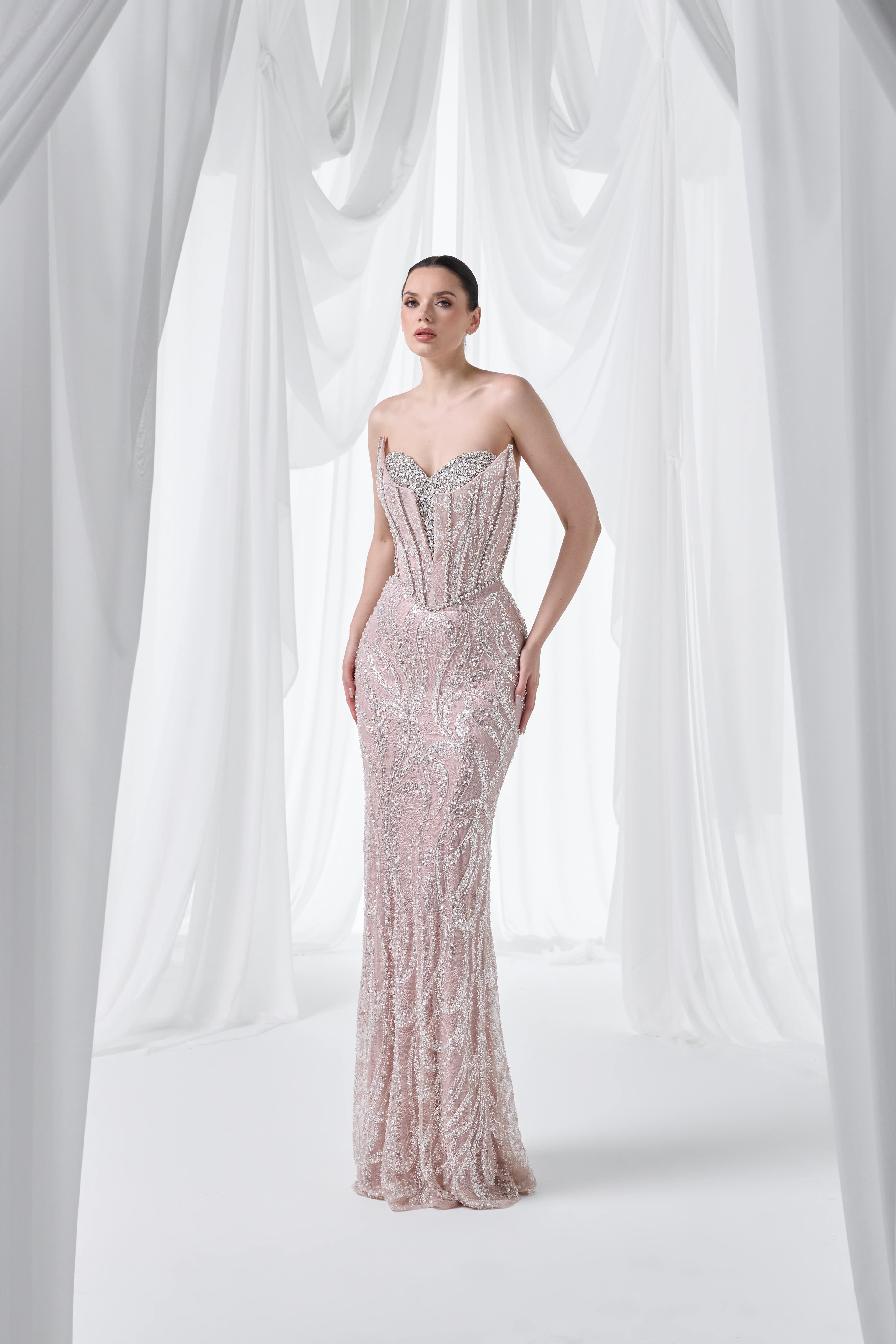 Taşlı, Göğüs Detaylı Balık Model Elbise